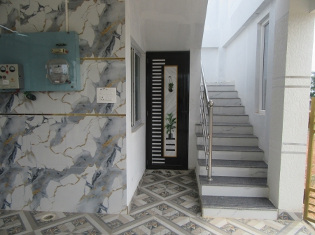 453015727-0) Li id 410 - House Entrance.JPG